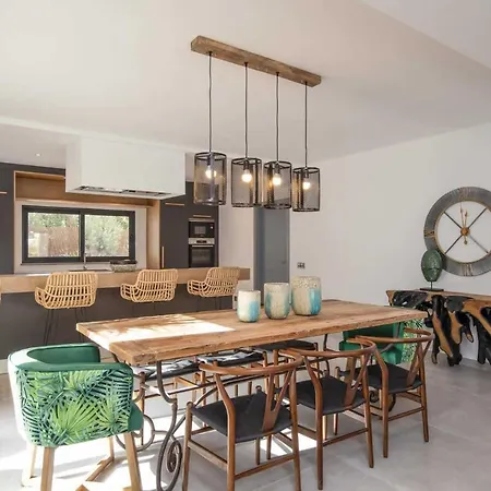 Sleeps 8 With Pool Air Con And Wifi Villa Cavacos