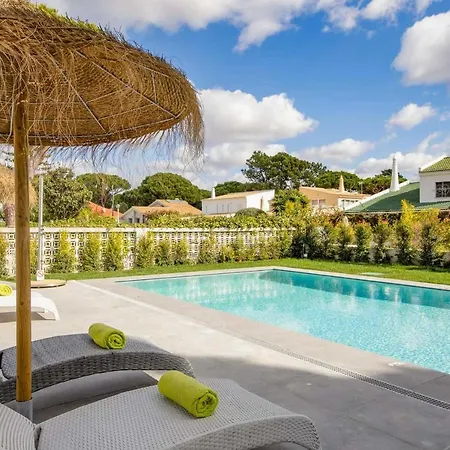 Sleeps 8 With Pool Air Con And Wifi