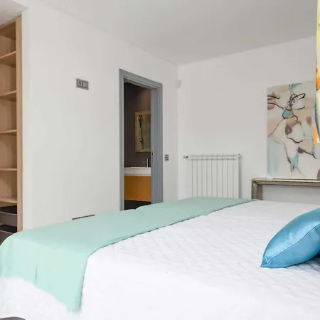 Sleeps 8 With Pool Air Con And Wifi Кавакуш