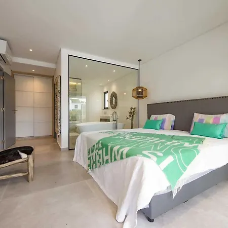 Sleeps 8 With Pool Air Con And Wifi * Кавакуш