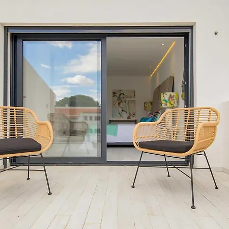 Sleeps 8 With Pool Air Con And Wifi Villa