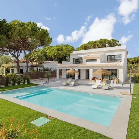 Villa Sleeps 8 With Pool Air Con And Wifi *